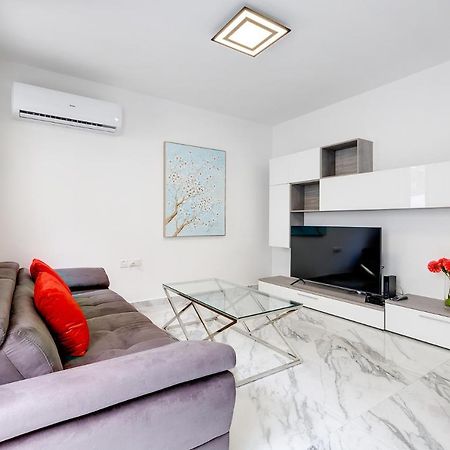 Cosy Apartment Steps To St George'S Bay Сент Джулианс Экстерьер фото