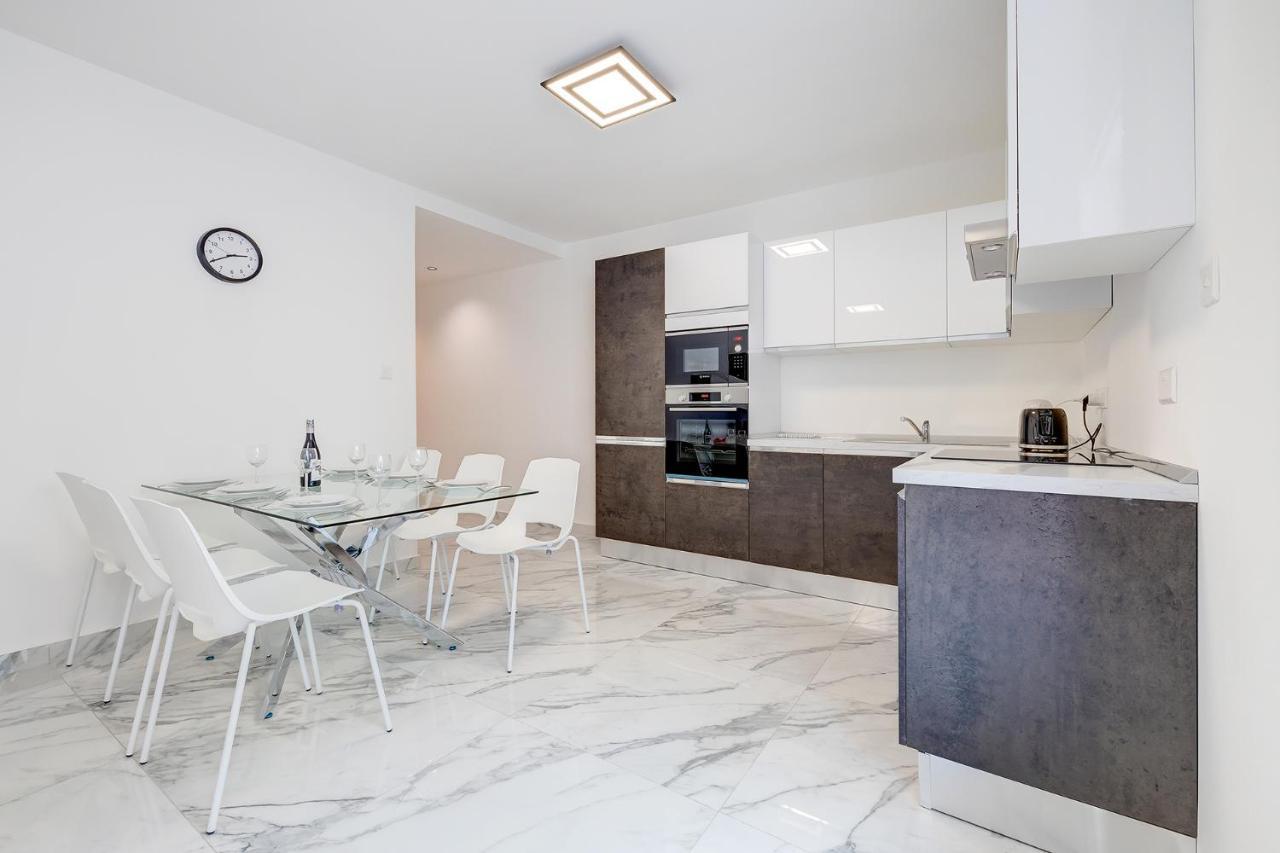 Cosy Apartment Steps To St George'S Bay Сент Джулианс Экстерьер фото