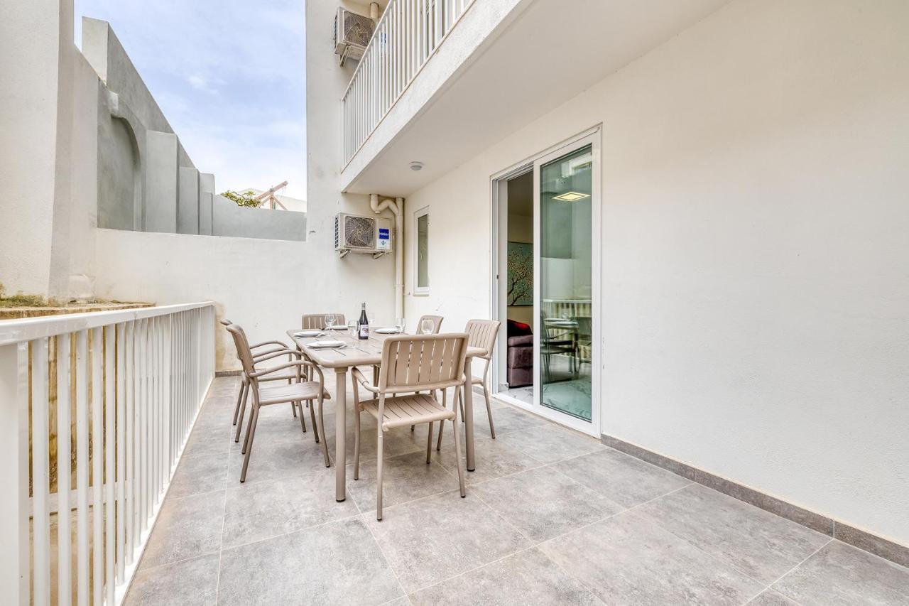 Cosy Apartment Steps To St George'S Bay Сент Джулианс Экстерьер фото
